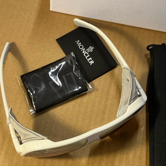 Authentic Moncler Diffractor Smoke Silver Flash oversized Unisex sun glasses - Picture 8 of 12